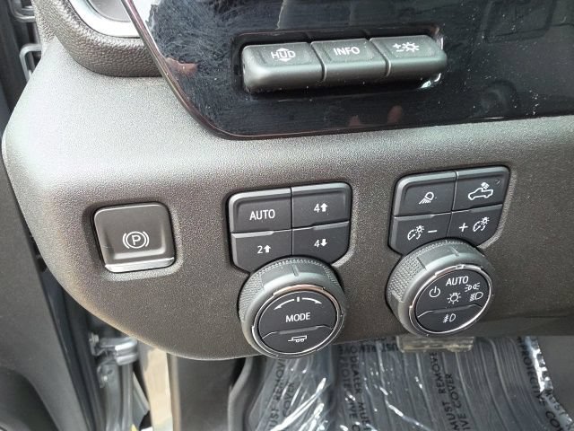 Used 2024 Chevrolet Silverado 1500 High Country w/ Technology Package AWD/4WD image 16