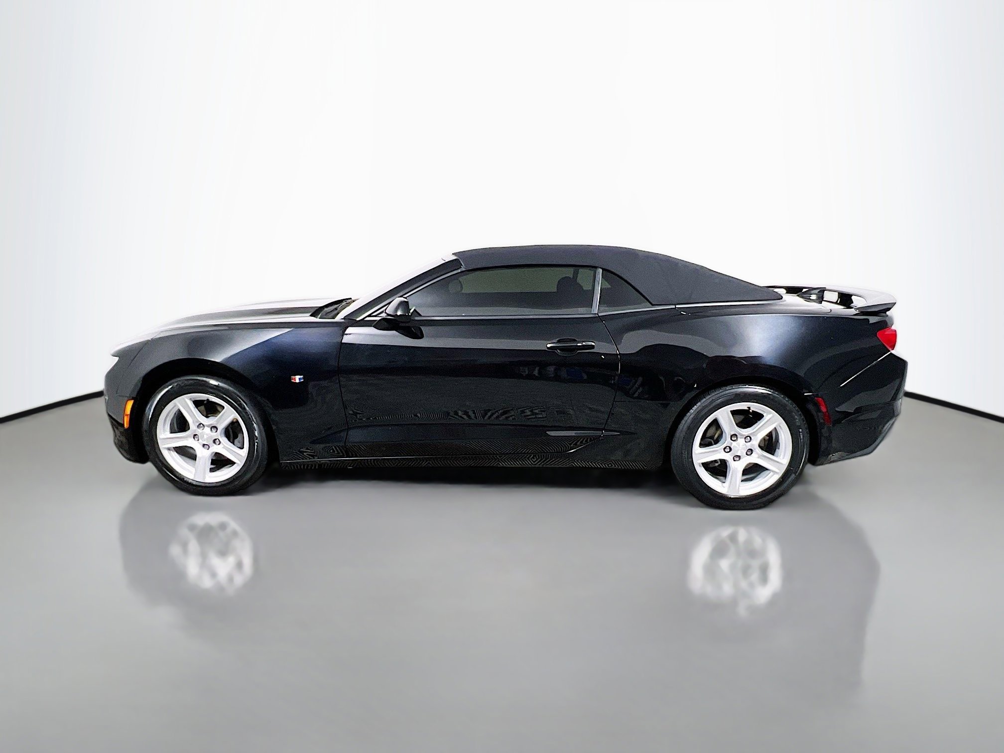 Used 2023 Chevrolet Camaro LT RWD image 9