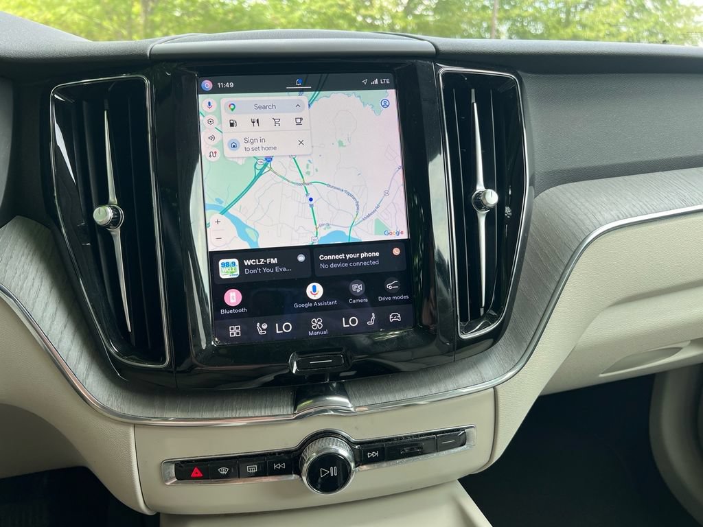 Certified 2023 Volvo XC60 B5 Plus w/ Climate Package AWD/4WD image 15