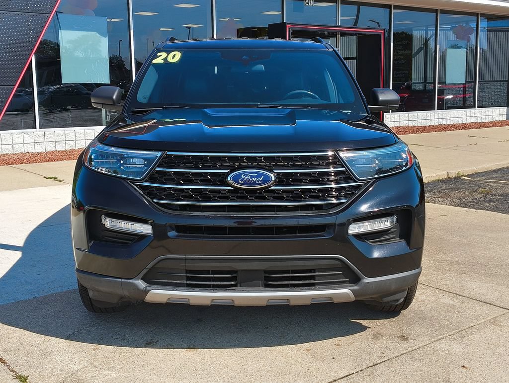 Used 2020 Ford Explorer XLT w/ Equipment Group 202A AWD/4WD image 14