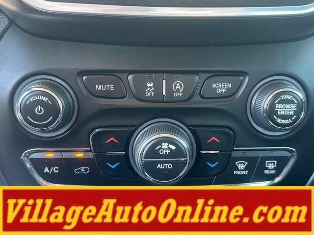 Used 2021 Jeep Cherokee Trailhawk w/ Trailer Tow Group AWD/4WD image 23