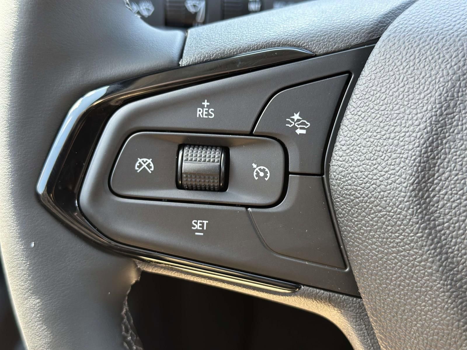New 2027 Chevrolet Bolt LT w/ Comfort Package FWD image 13