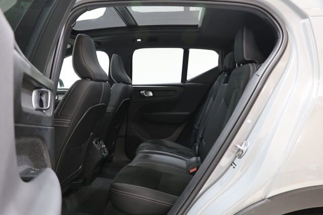 Used 2025 Volvo XC40 B5 Plus AWD/4WD image 31