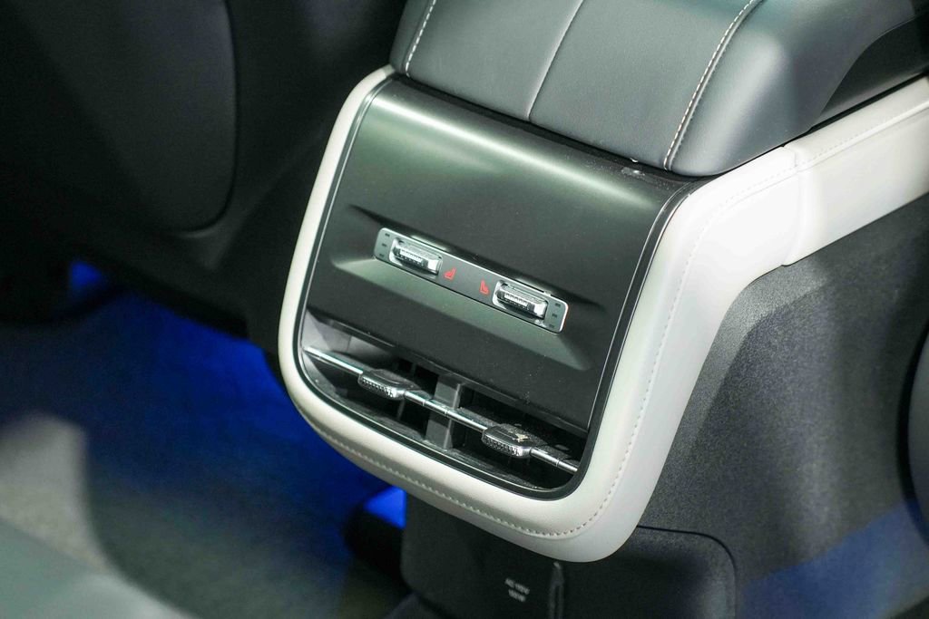 Used 2024 Lincoln Nautilus Reserve w/ Equipment Group 202A image 24