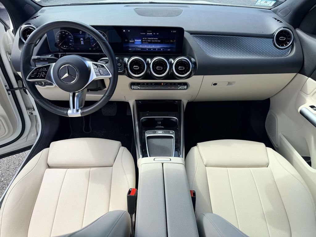 Used 2025 Mercedes-Benz GLA 250 4MATIC image 16