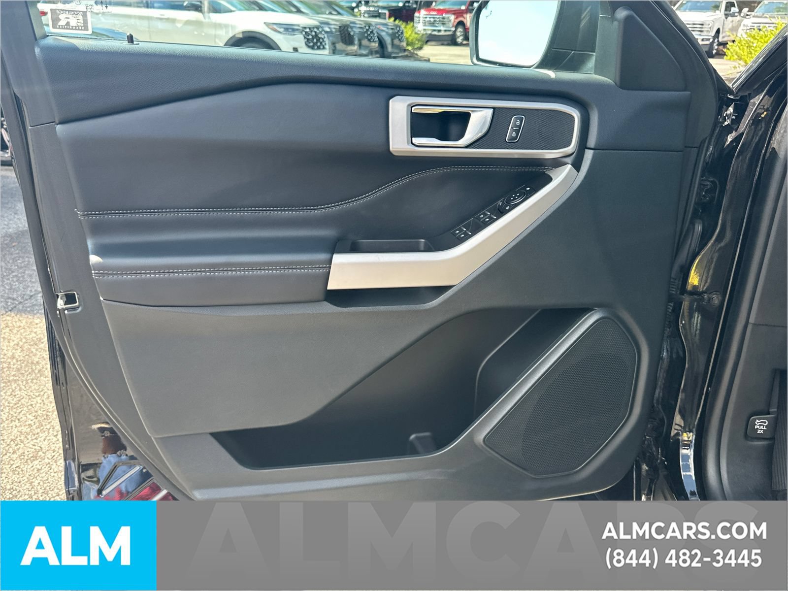 Used 2024 Ford Explorer XLT RWD image 11