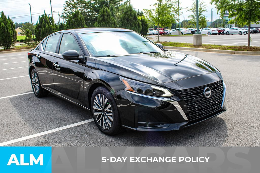 Used 2025 Nissan Altima 2.5 SV FWD image 4