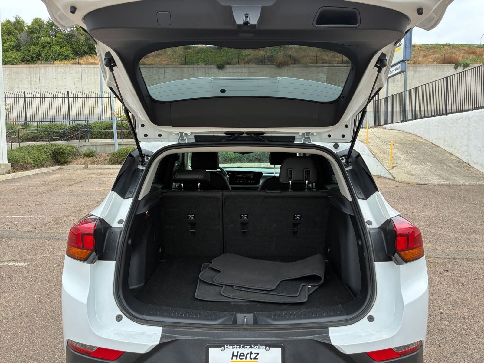 Used 2025 Buick Encore GX Preferred image 30