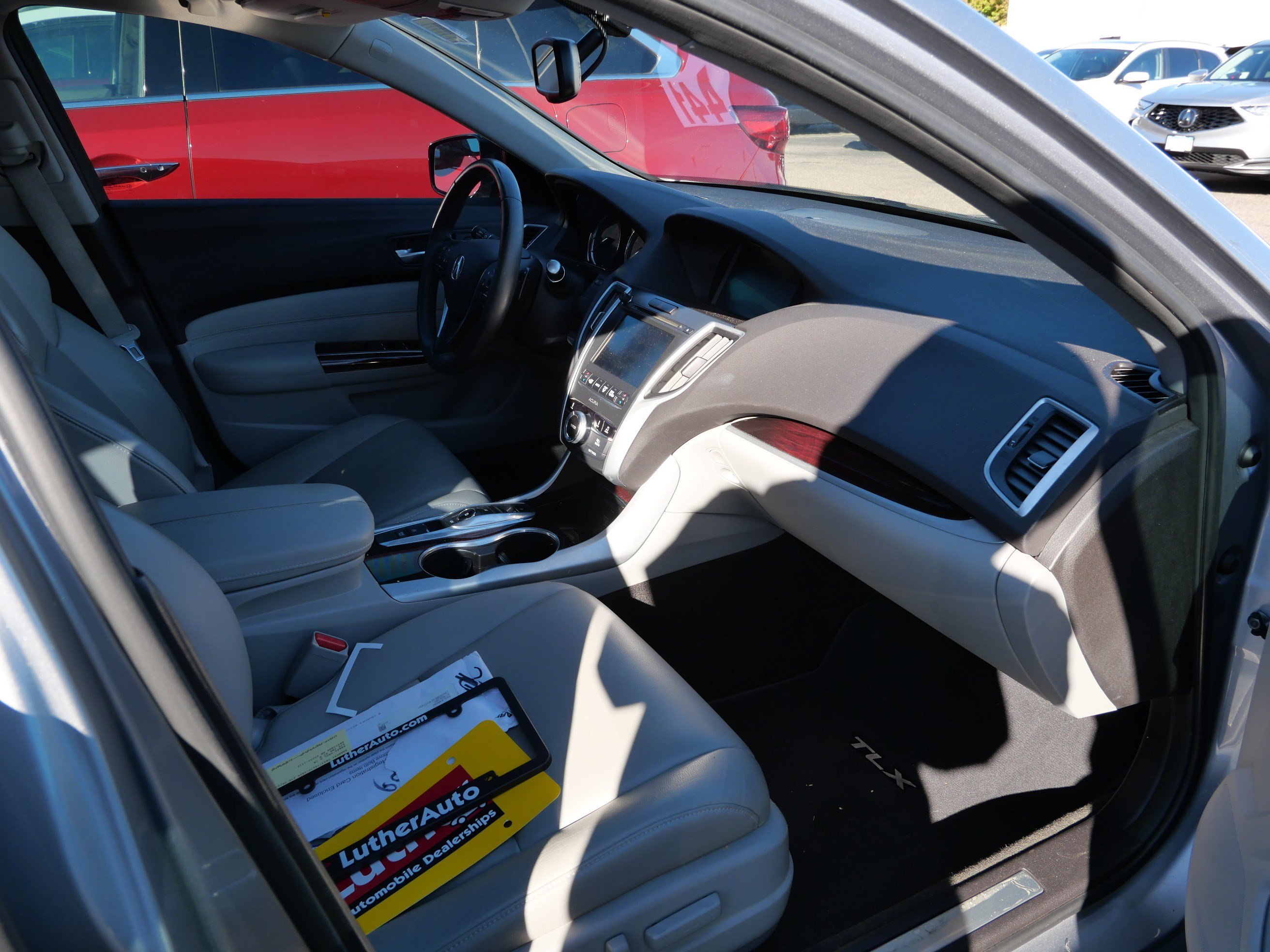 Used 2017 Acura TLX V6 FWD image 8