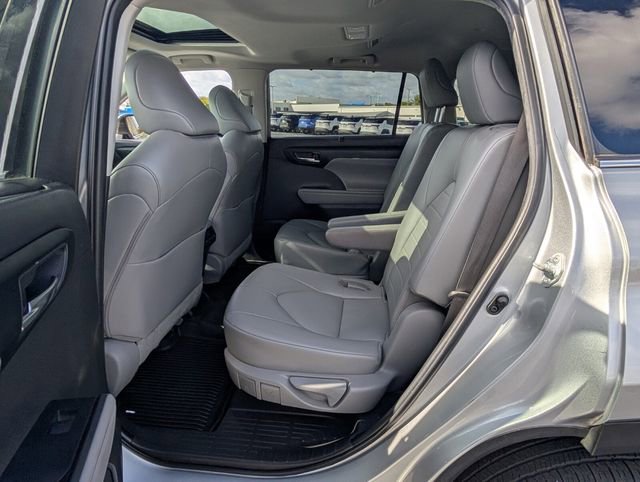 Used 2022 Toyota Highlander XLE image 9
