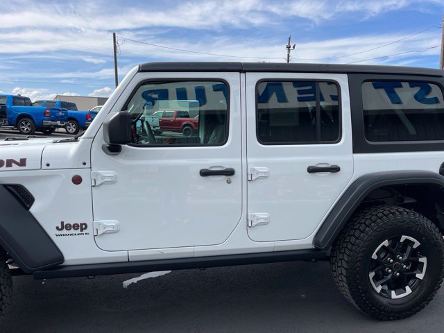 Used 2025 Jeep Wrangler Unlimited Rubicon AWD/4WD image 7