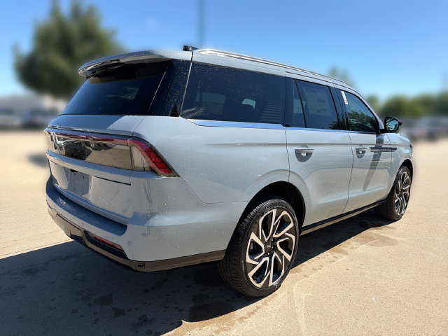 New 2026 Lincoln Navigator Reserve AWD/4WD image 6