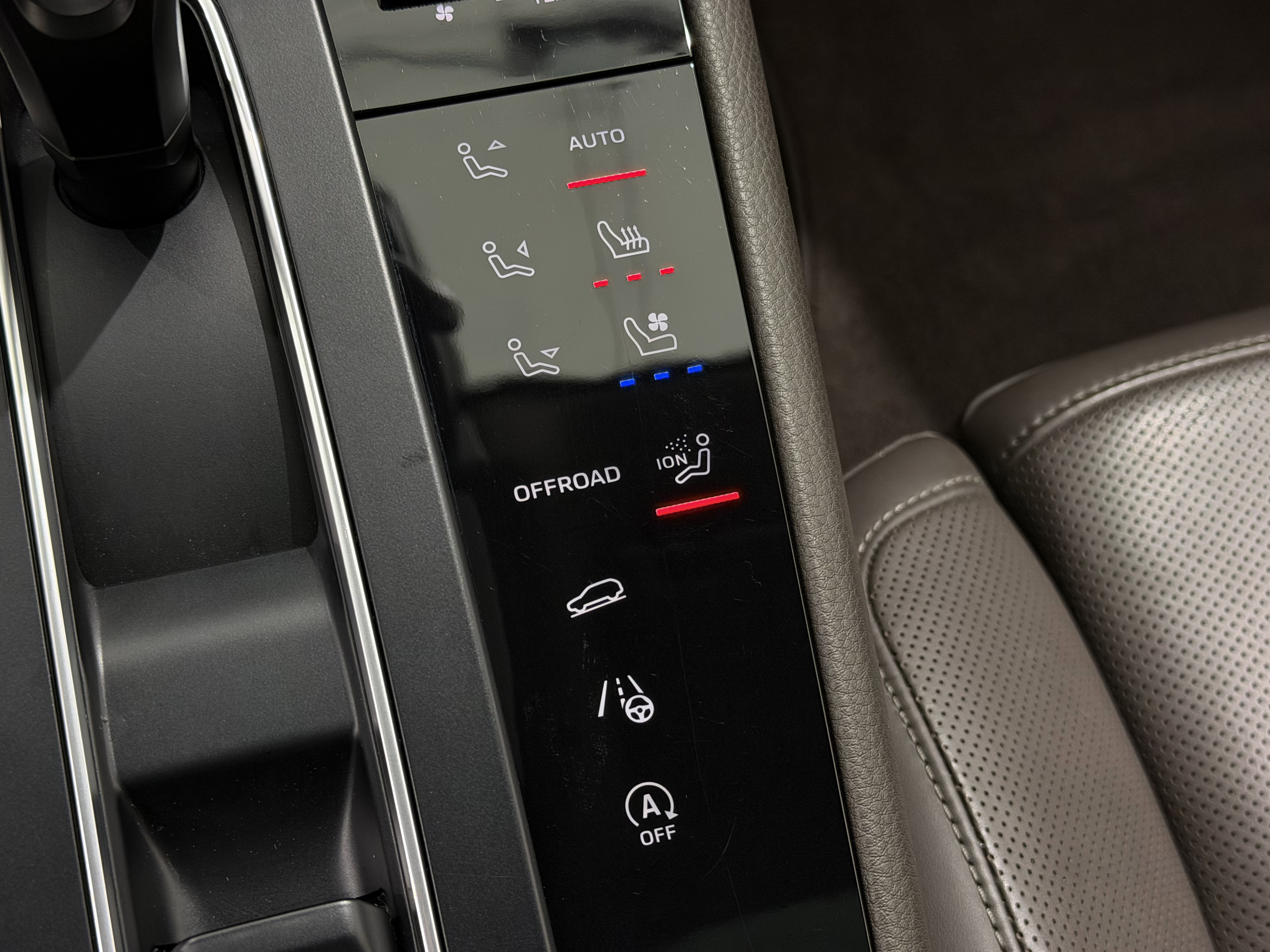 Certified 2023 Porsche Macan image 39