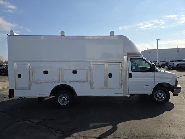 New 2026 GMC Savana 4500 w/ Driver Convenience Package image 16