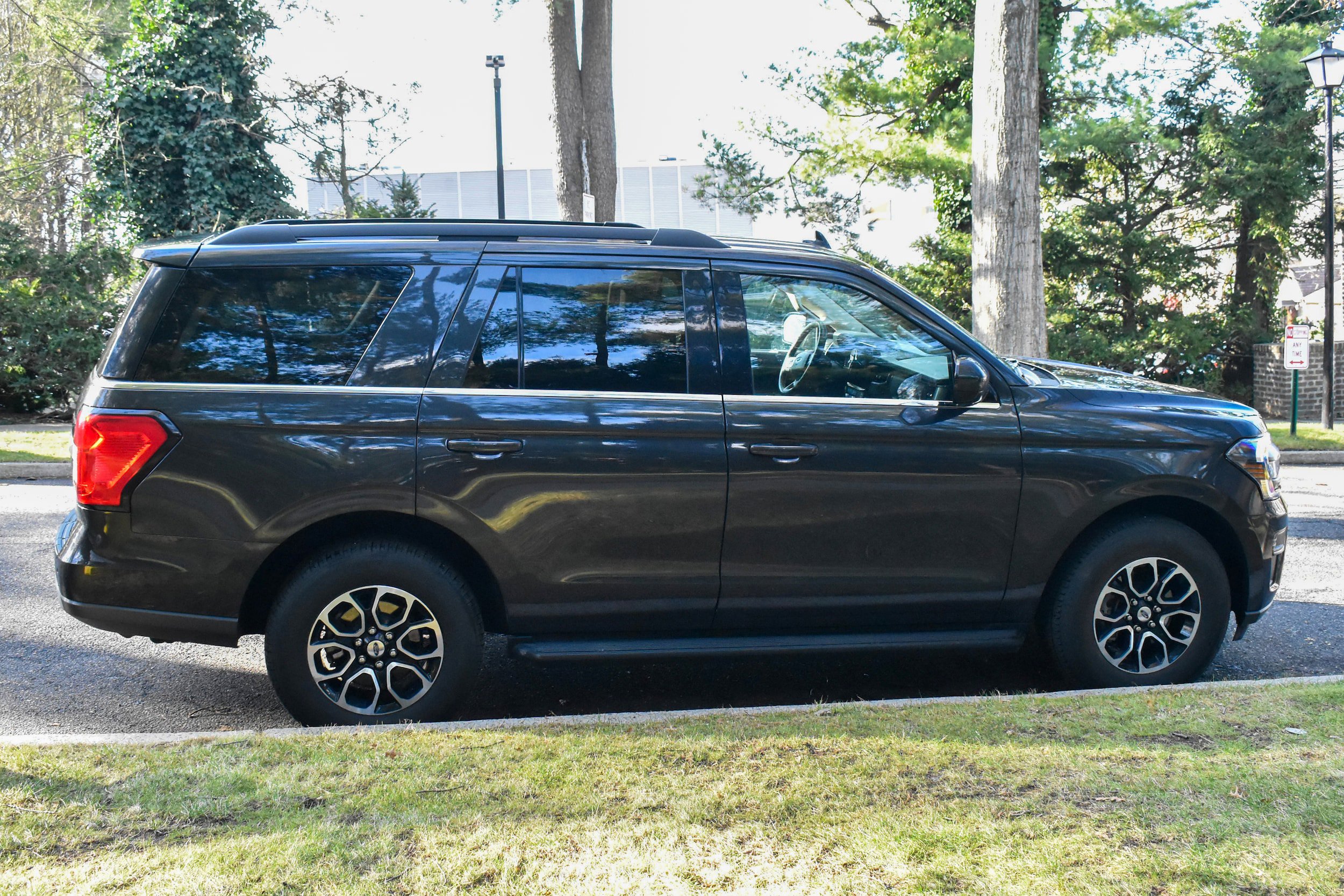 Used 2024 Ford Expedition XLT image 9