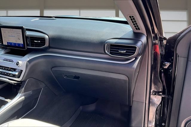 Used 2021 Ford Explorer XLT w/ Equipment Group 202A AWD/4WD image 17
