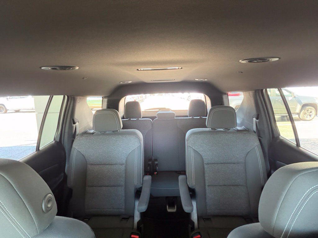 Used 2025 Chevrolet Traverse LT w/ LPO, Floor Liner Package FWD image 29