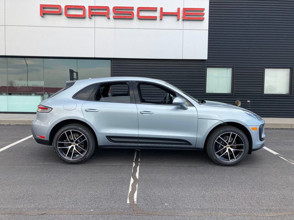 Used 2025 Porsche Macan AWD/4WD image 8