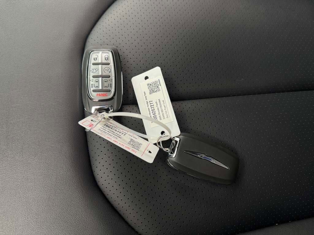 New 2026 Chrysler Pacifica Select image 31