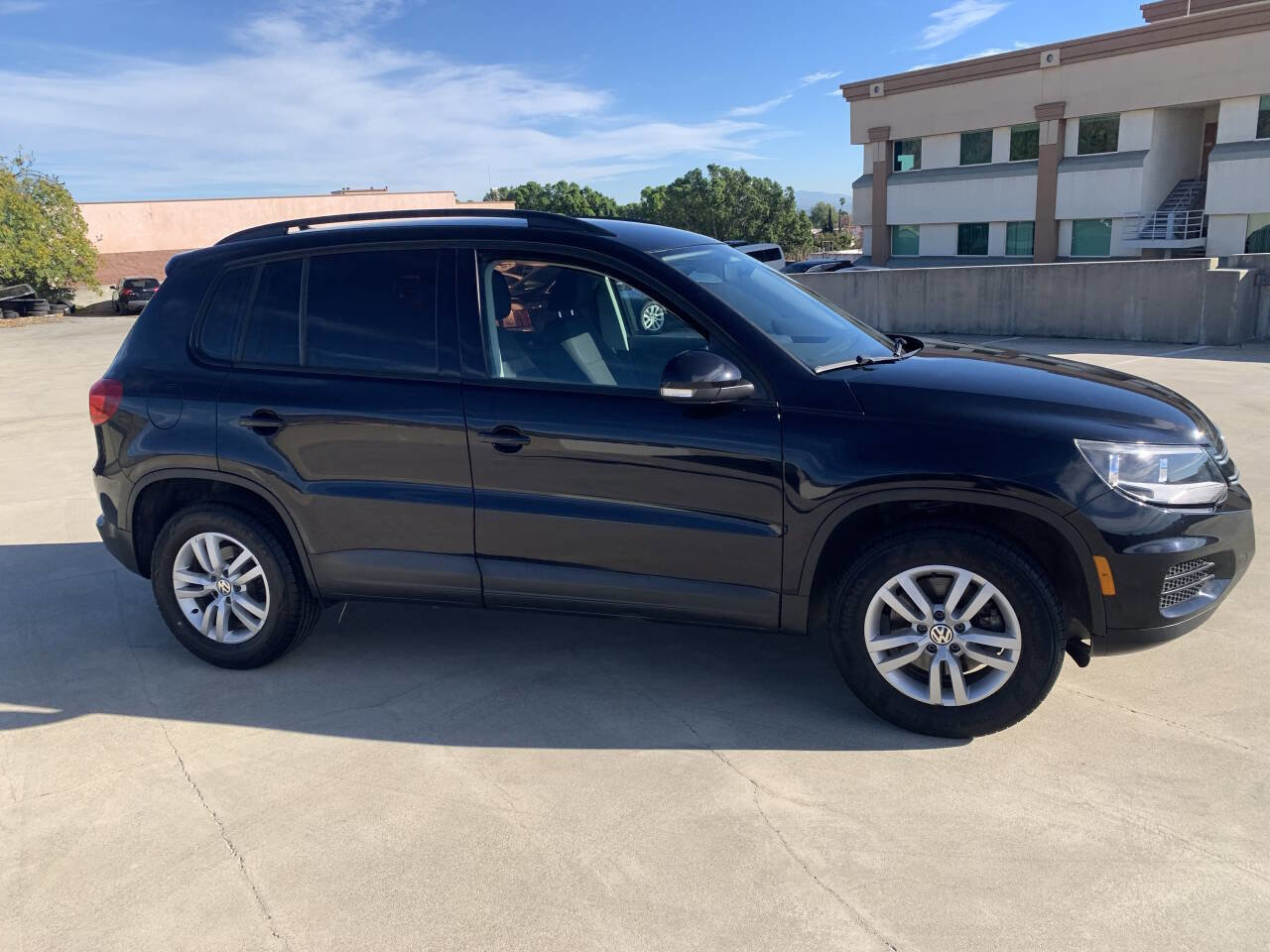 Used 2015 Volkswagen Tiguan S image 5