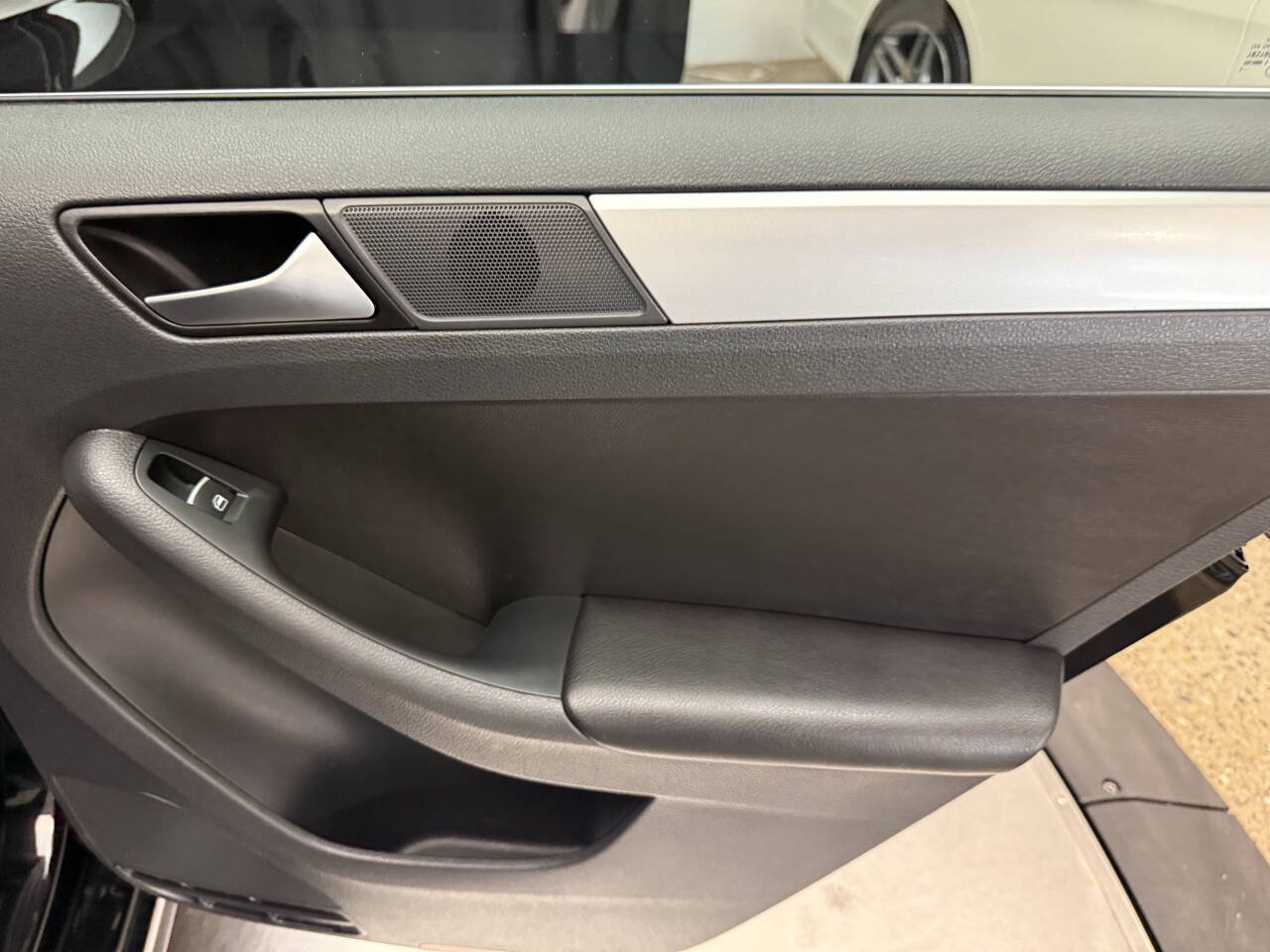 Used 2013 Volkswagen Jetta SE FWD image 22