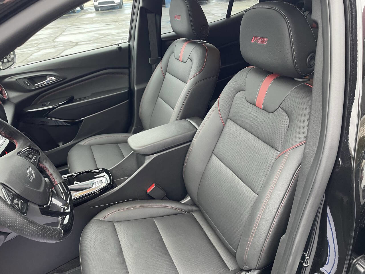 Used 2025 Chevrolet Trax RS w/ Sunroof Package image 3