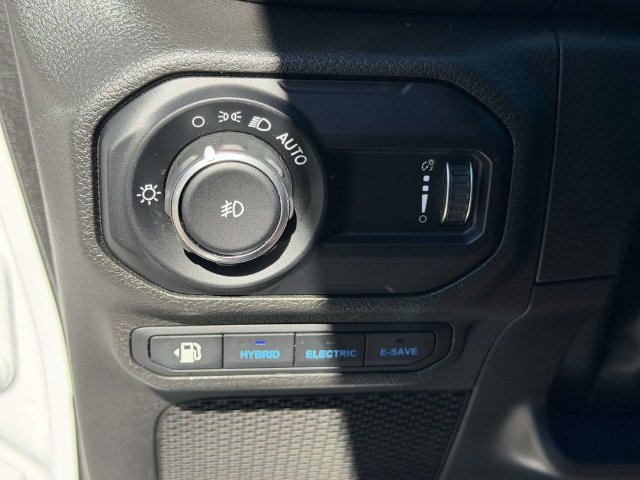 Used 2023 Jeep Wrangler Unlimited Sahara w/ Cold Weather Group AWD/4WD image 30