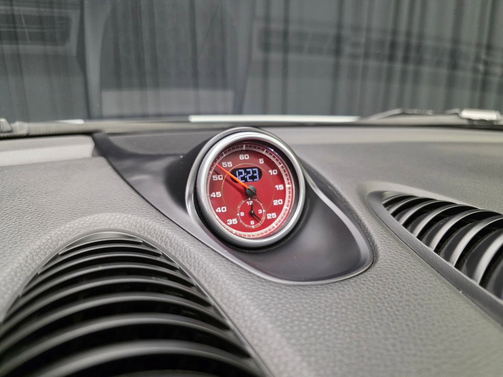 Used 2017 Porsche 718 Cayman RWD image 4