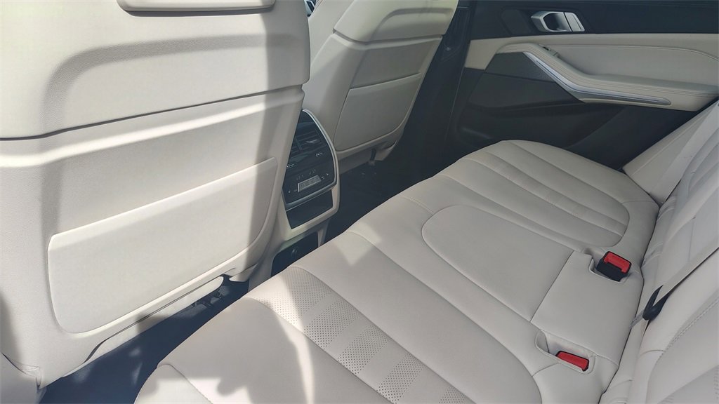 Used 2021 BMW X5 M50i image 34