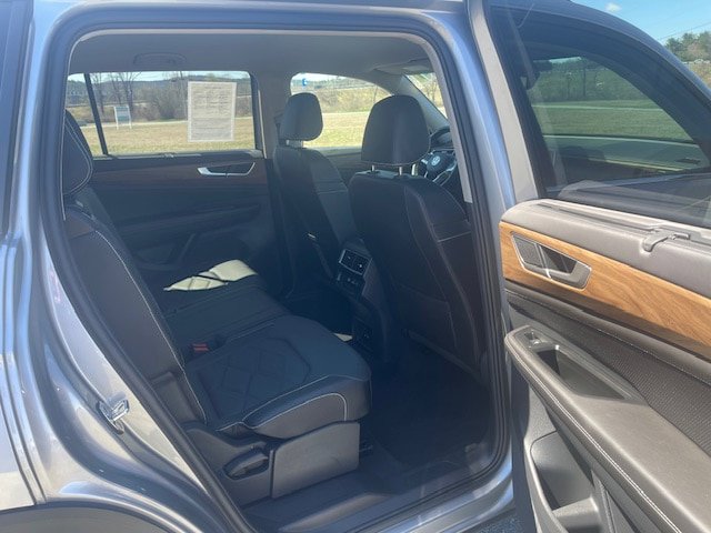 Used 2025 Volkswagen Atlas SE AWD/4WD image 11