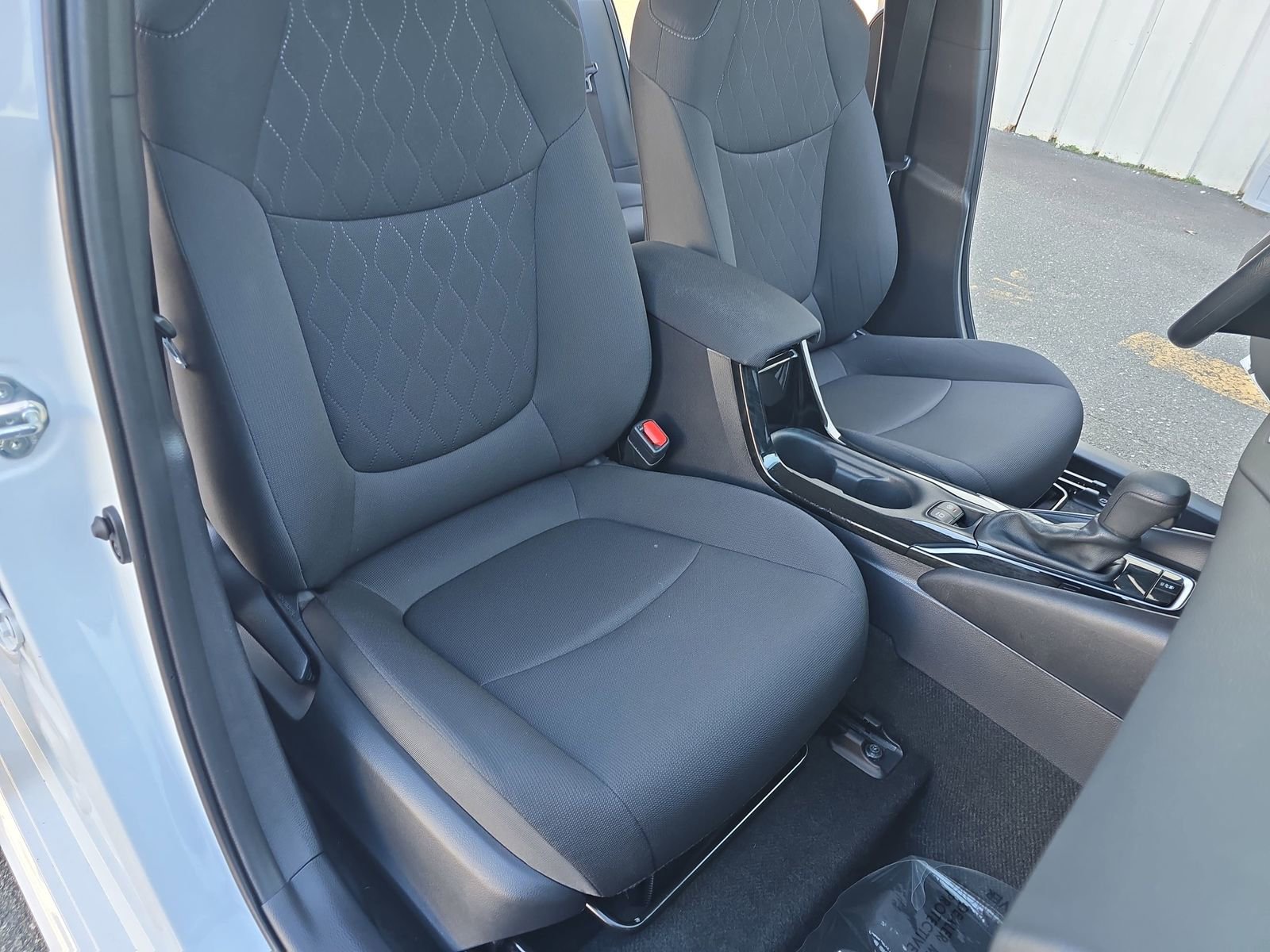 Used 2022 Toyota Corolla LE image 16