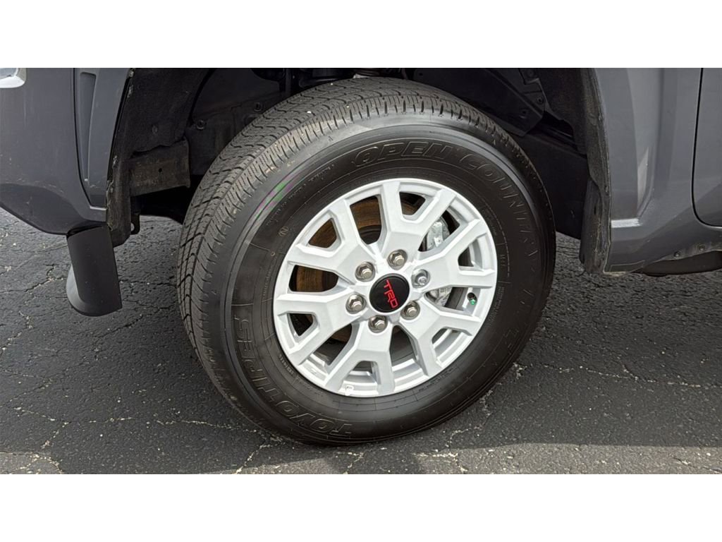 Certified 2025 Toyota Tacoma SR5 w/ SR5 Upgrade Package AWD/4WD image 10