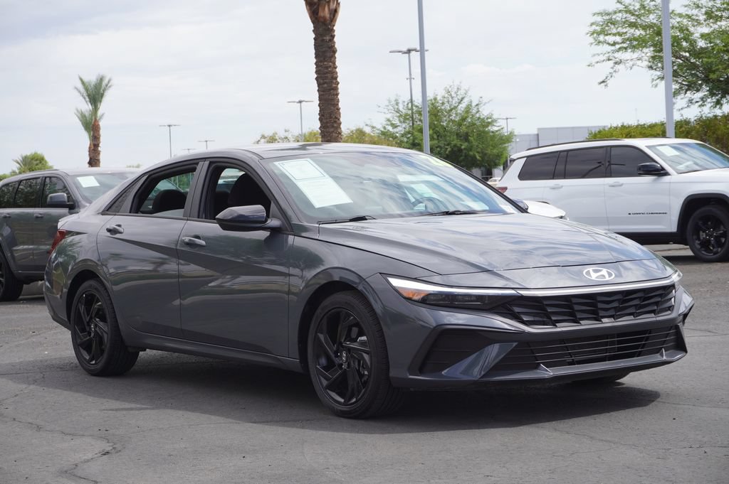 Used 2026 Hyundai Elantra Sport FWD image 4