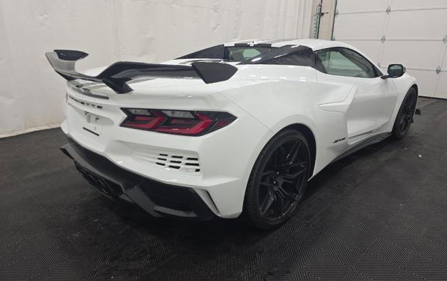 Used 2024 Chevrolet Corvette Z06 w/ Z07 Performance Package RWD image 3