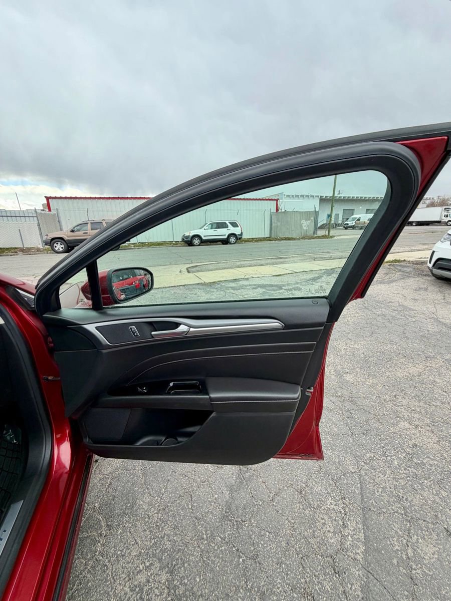 Used 2013 Ford Fusion Titanium w/ Titanium Driver Assist Pkg FWD image 16