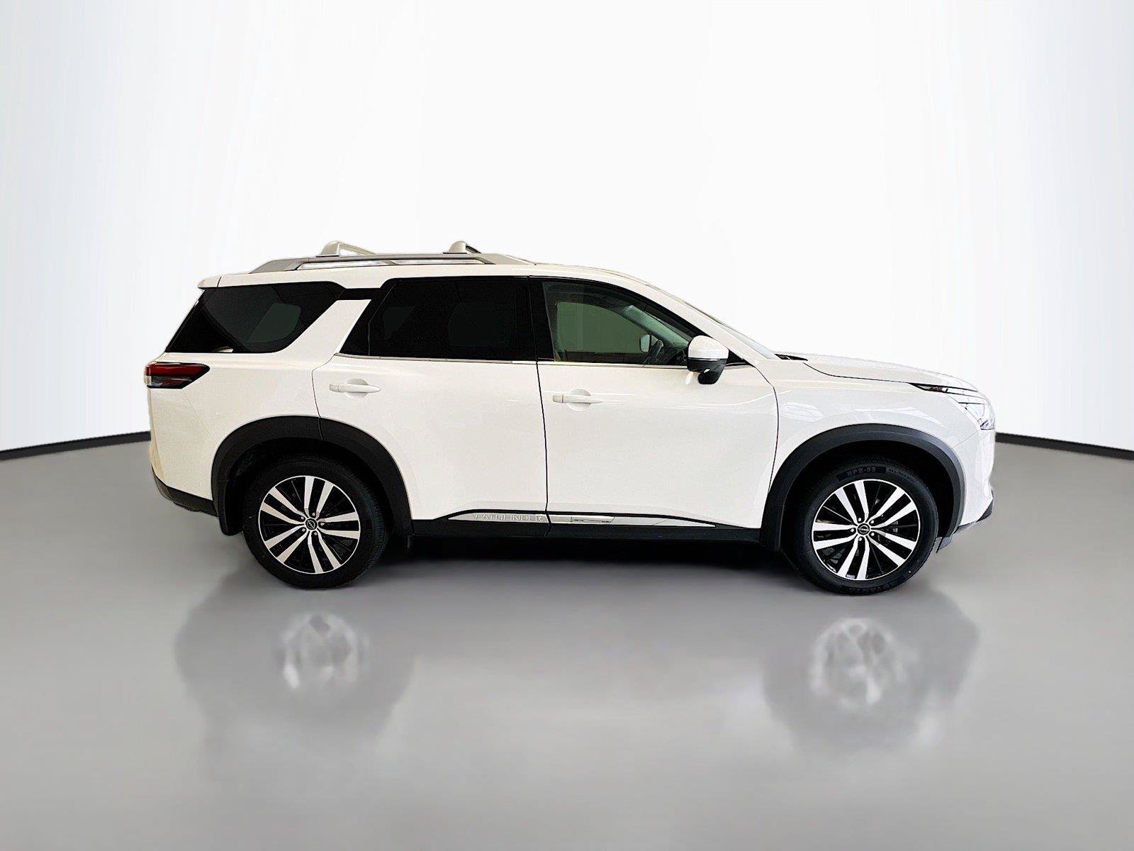 Used 2024 Nissan Pathfinder Platinum w/ Cargo Package FWD image 18