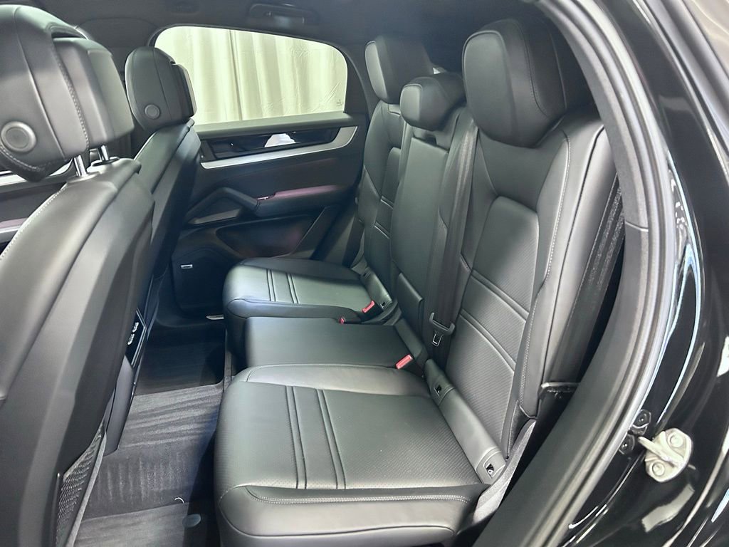 Certified 2026 Porsche Cayenne Coupe image 28