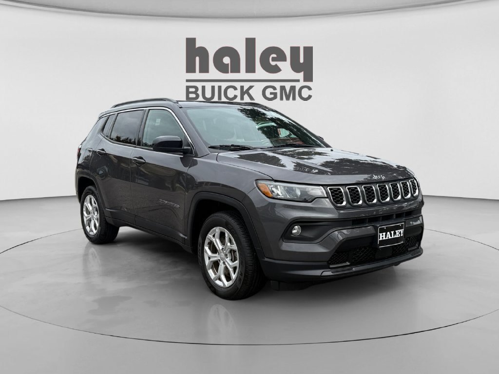 Used 2024 Jeep Compass Latitude AWD/4WD image 7