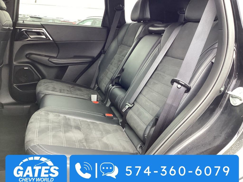 Used 2025 Mitsubishi Outlander SE image 14