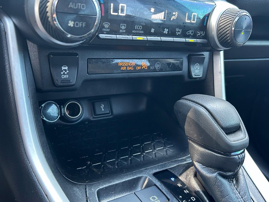 Used 2021 Toyota RAV4 XLE w/ Convenience Package FWD image 21