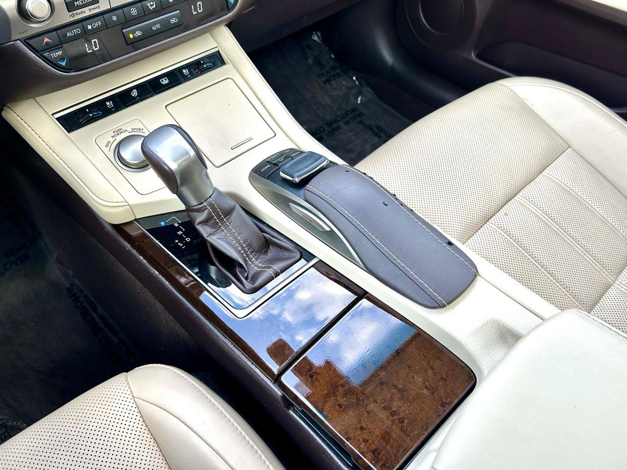 Used 2017 Lexus ES 350 w/ Luxury Package FWD image 23