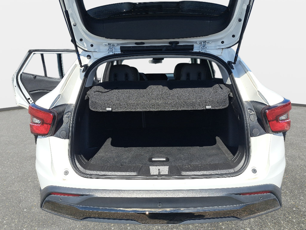 Used 2025 Chevrolet Trax ACTIV w/ Sunroof Package FWD image 13