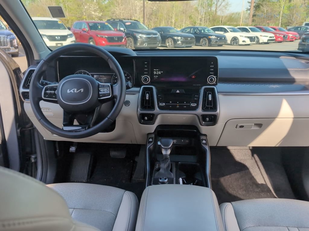 Used 2023 Kia Sorento S w/ Panoramic Sunroof Package image 18