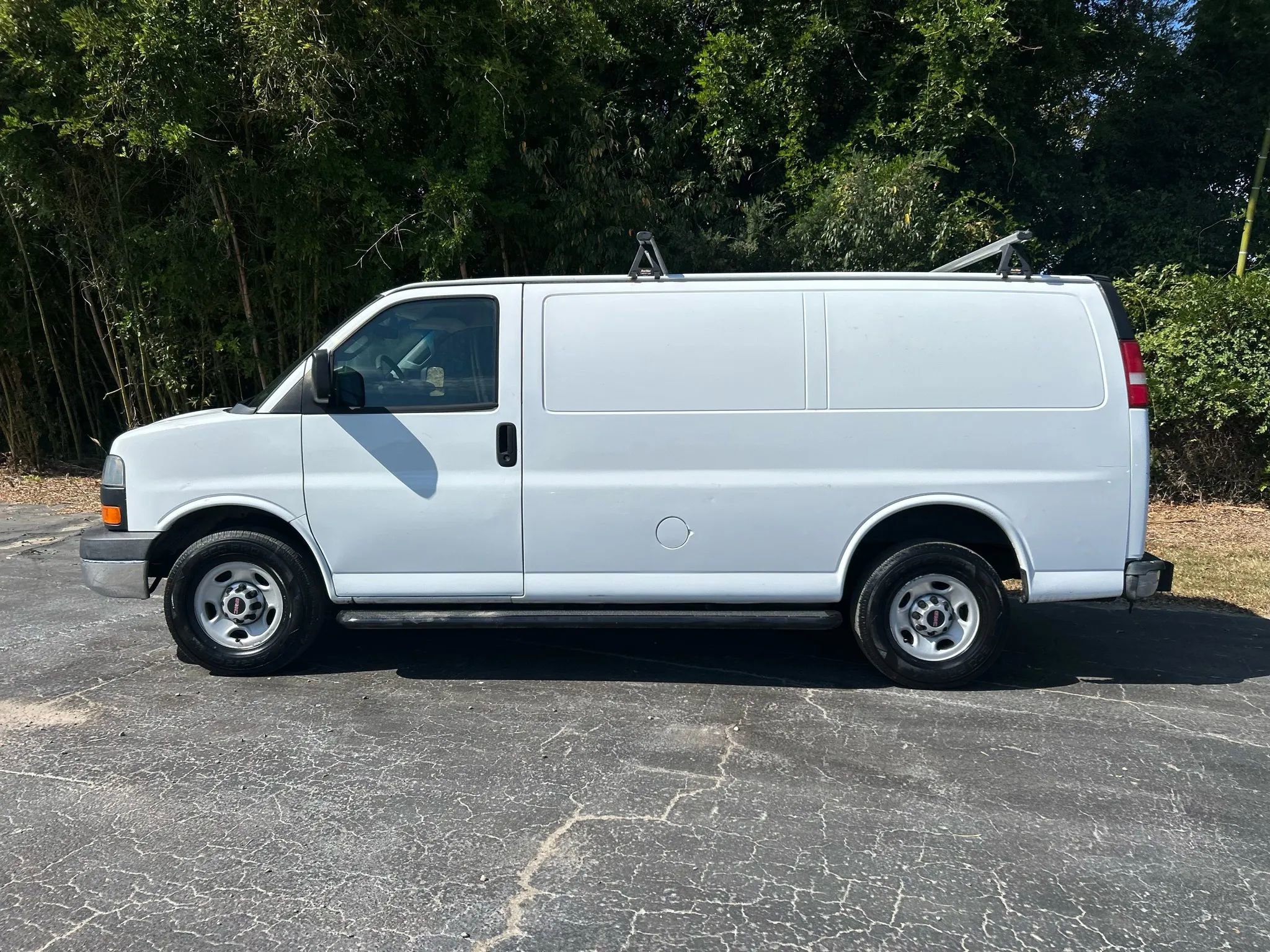 Used 2017 GMC Savana 2500 Van 3D image 10