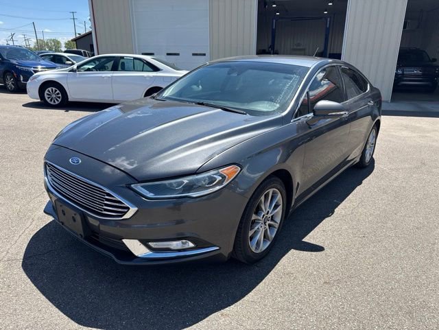 Used 2017 Ford Fusion SE w/ Fusion SE Technology Package FWD image 7