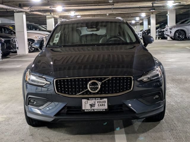 New 2026 Volvo V60 B5 Cross Country Plus w/ Climate Package AWD/4WD image 8