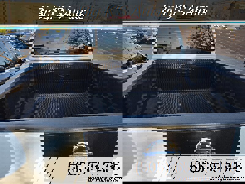 Used 2012 Nissan Titan SV w/ SV Value Truck Pkg image 7