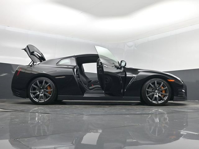 Used 2012 Nissan GT-R Premium image 7