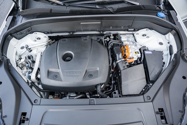 Certified 2025 Volvo XC90 T8 Plus w/ Protection Package Premier image 17