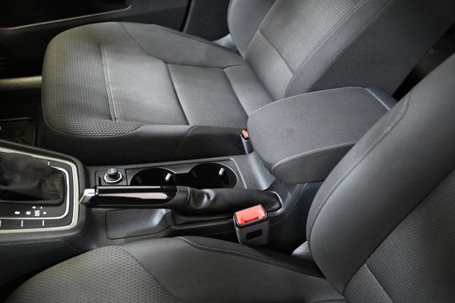 Used 2017 Volkswagen Golf S image 21